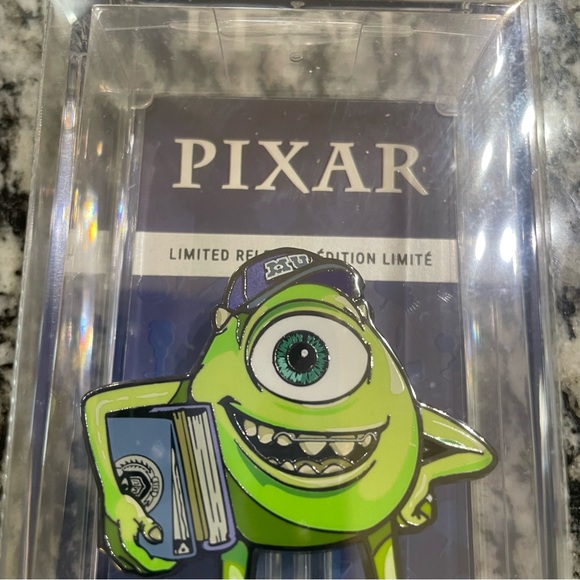 New Disney Parks 2023 Figpin Mike Wazowski 50th Anniversary #450 - Picture 4 of 7